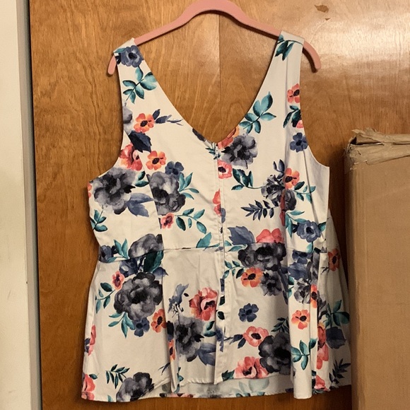 Torrid watercolor print v- neck peplum top, size 3X - Picture 4 of 4